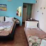 Ivanka Ground Floor Отель *